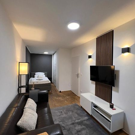 Medienhafen Apartment Direkt Am Zentrum Dusseldorf Bagian luar foto